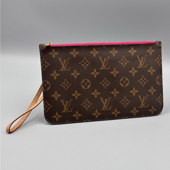 Louis Vuitton Handbags - Louis Vuitton Neverfull pouch monogram with pink